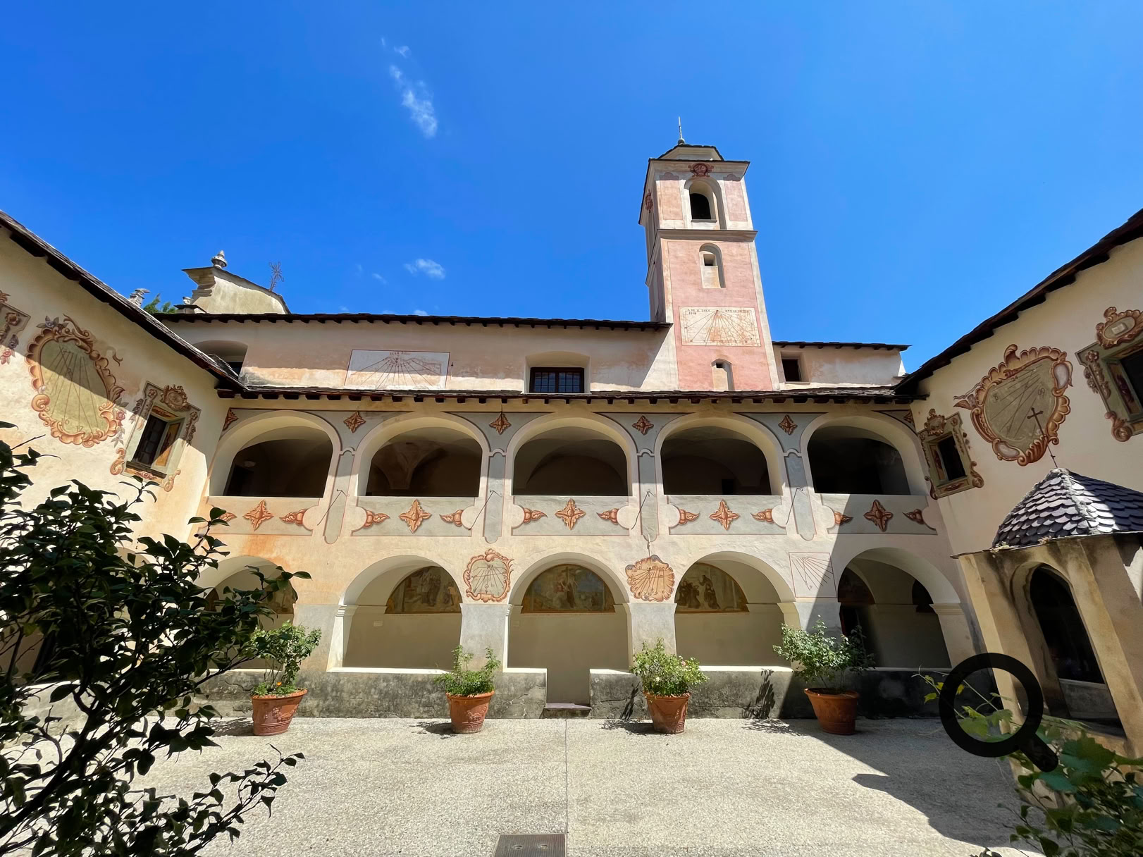 Saorge is more than just a picture-perfect setting. It is also a place rich in heritage and culture. The Franciscan monastery, founded in the 17th century, now serves as a residency for writers. Its Baroque cloister, frescoes, and sundials make it a true gem of history and spirituality.