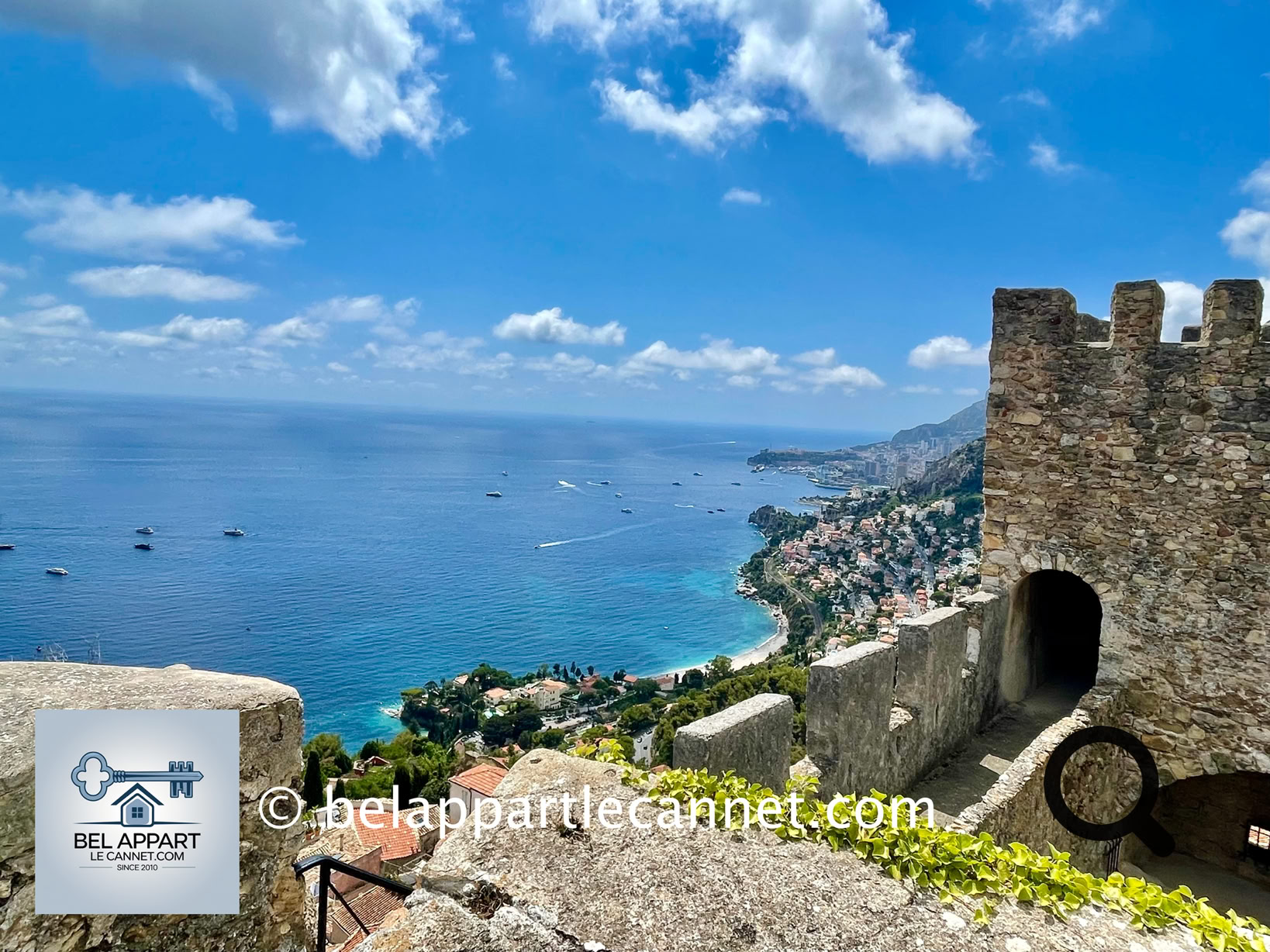 Roquebrune-Cap-Martin est un joyau de la Côte d’Azur, situé entre mer et montagne. Ce village perché domine la Méditerranée et offre des panoramas spectaculaires.