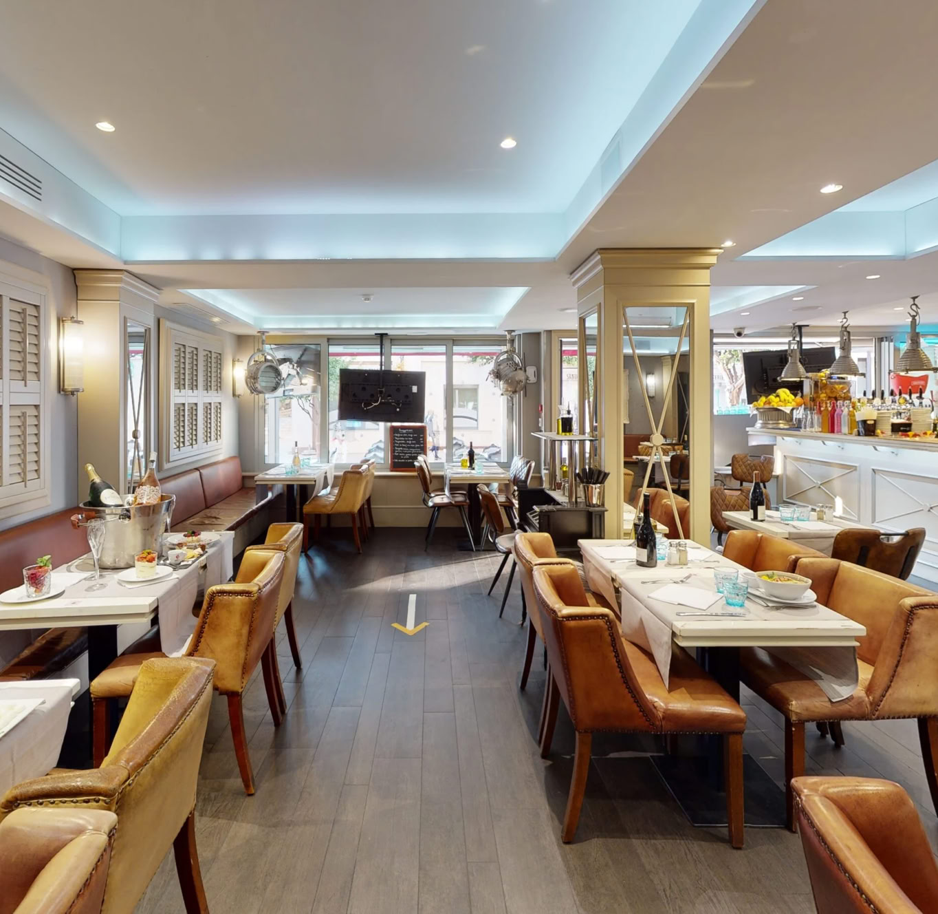 Situé près du port Hercule le restaurant Bella Vita est une valeur sûre à Monaco pour un repas italien de qualité à prix accessible, que ce soit le matin, le midi ou le soir.  Idéal pour une pause après un tour au marché de la Condamine ou une sortie au port.