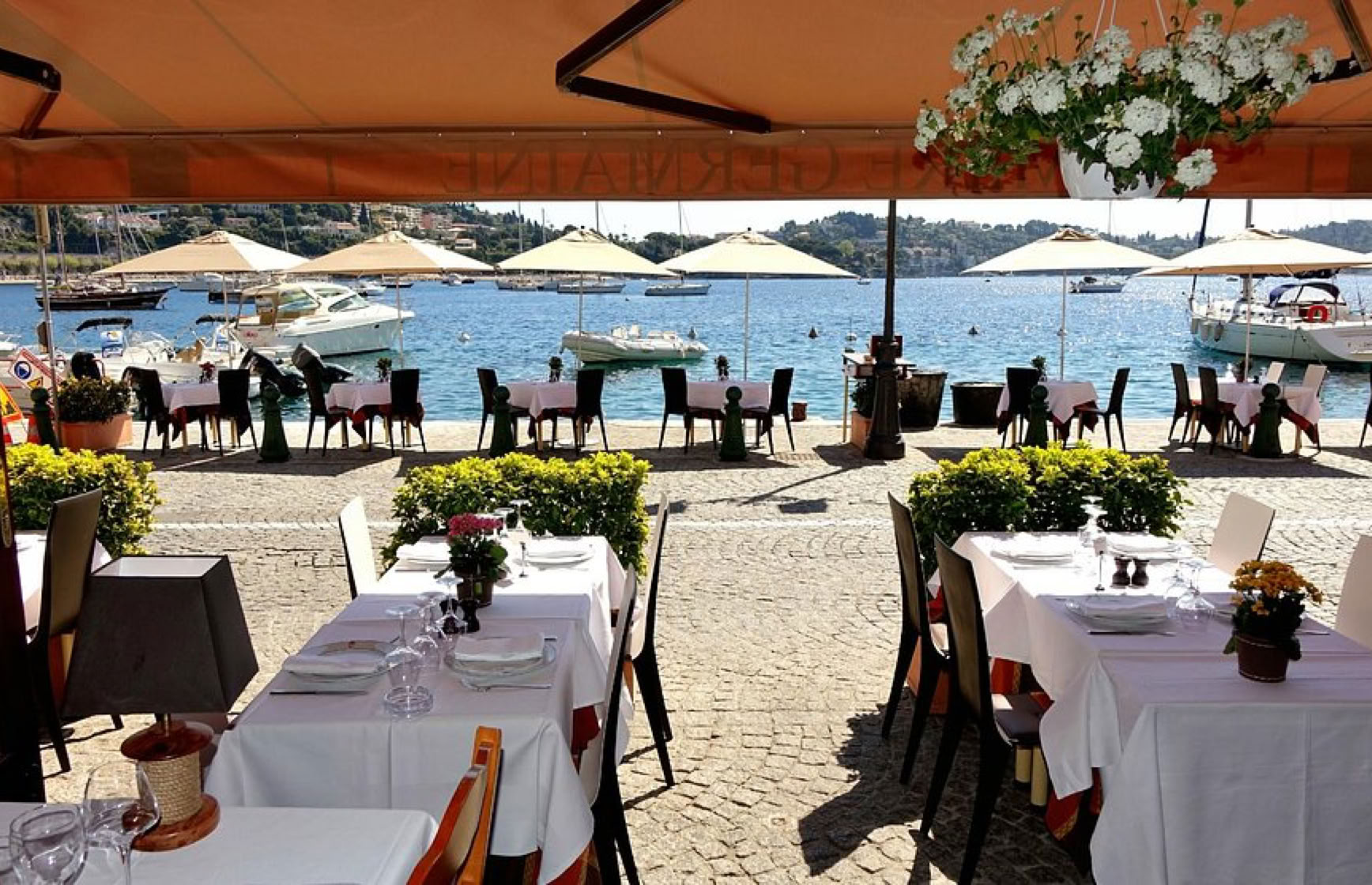 Located on Quai de l’Amiral Courbet since 1938, this historic restaurant enjoys a unique waterfront setting, facing the bay and accessible by both land and sea. It stands as a landmark for those seeking a quintessential Riviera dining experience — perfect for a memorable lunch or dinner by the sea.