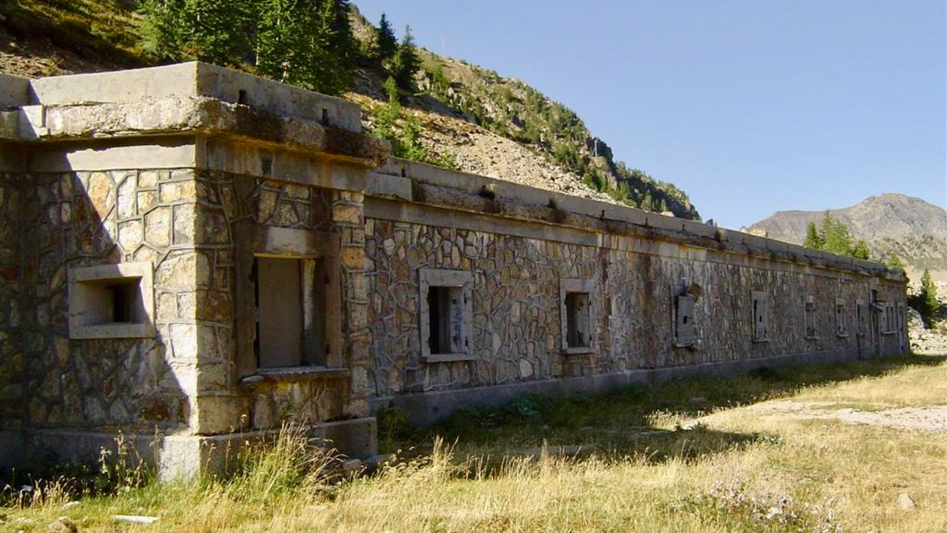 Like almost all mountain passes in the Southern Alps, you can discover military remains and fortifications along the way.