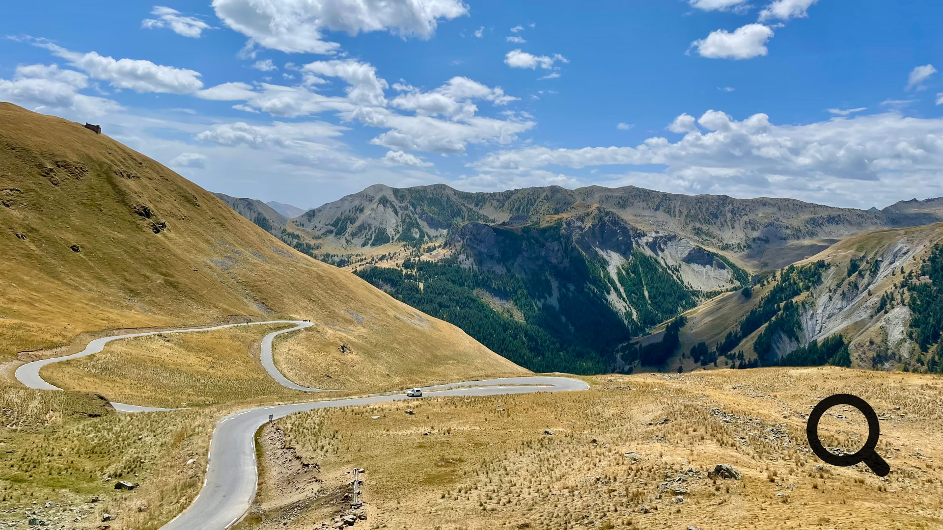 Situé à environ 2 heures de voiture du Cannet, loin de l'agitation de la côte, le Parc national du Mercantour constitue un vaste terrain de jeu pour les randonneurs et les amoureux de nature. Véritable joyau préservé, il offre des sentiers remarquables ponctués de villages perchés et de panoramas à couper le souffle.