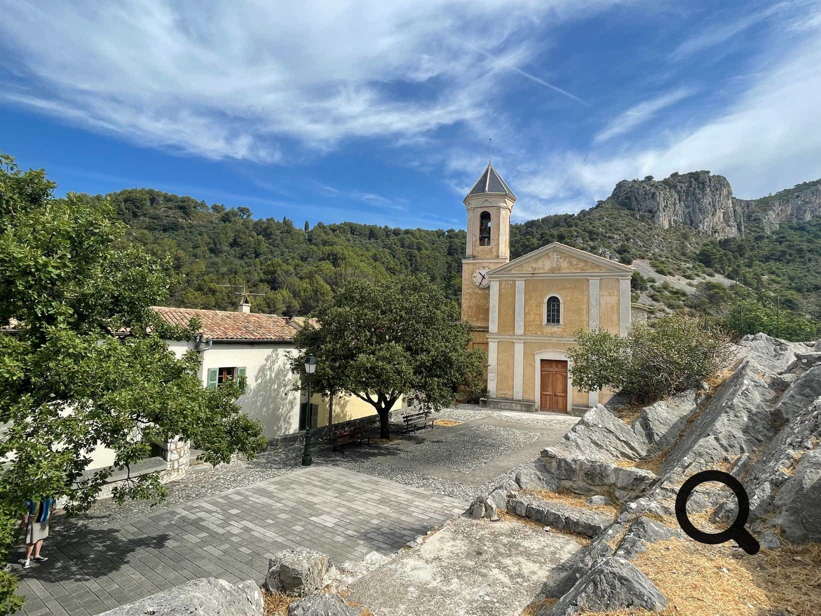 Peillon is also home to a small chapel, Notre-Dame-des-Secours, perched on a nearby promontory, as well as several oratories scattered along the surrounding footpaths. These modest religious structures are quiet testaments to the village’s deep-rooted spiritual past.