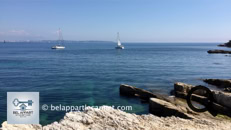 The Lérins Islands, a genuine treasure of the French Riviera, offer an unforgettable getaway combining unspoiled nature, fascinating history, and enchanting panoramas. Located just a few minutes by boat from Cannes, these islands, bathed by the turquoise waters of the Mediterranean, form an archipelago with two main gems: Sainte-Marguerite and Saint-Honorat.