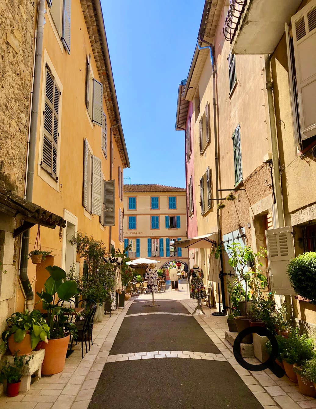 Wandering through its cobbled streets is like a journey back in time, with colorful facades, flower-adorned windows, and shaded little squares. 