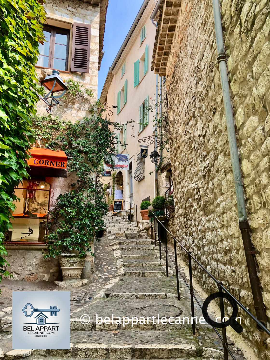 Saint-Paul-de-Vence, one of the most beautiful hilltop villages in Provence, is a must-visit destination for lovers of art, history, and picturesque landscapes. Perched on a hill near the French Riviera, this medieval village enchants visitors with its timeless charm and artistic spirit.