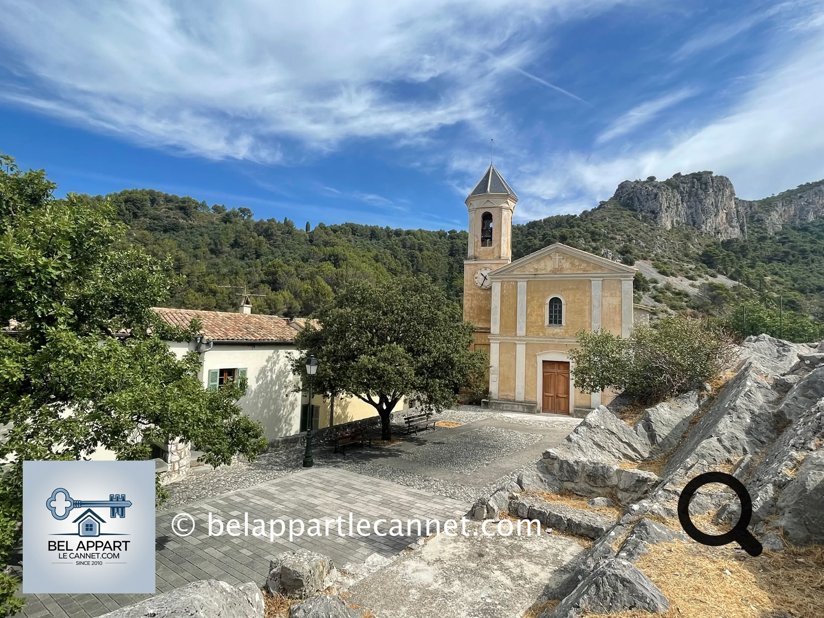 Peillon compte aussi une chapelle, Notre-Dame-des-Secours, perchée sur un promontoire, ainsi que plusieurs oratoires disséminés sur les chemins alentours. Ces petits édifices témoignent de la ferveur religieuse d'autrefois.