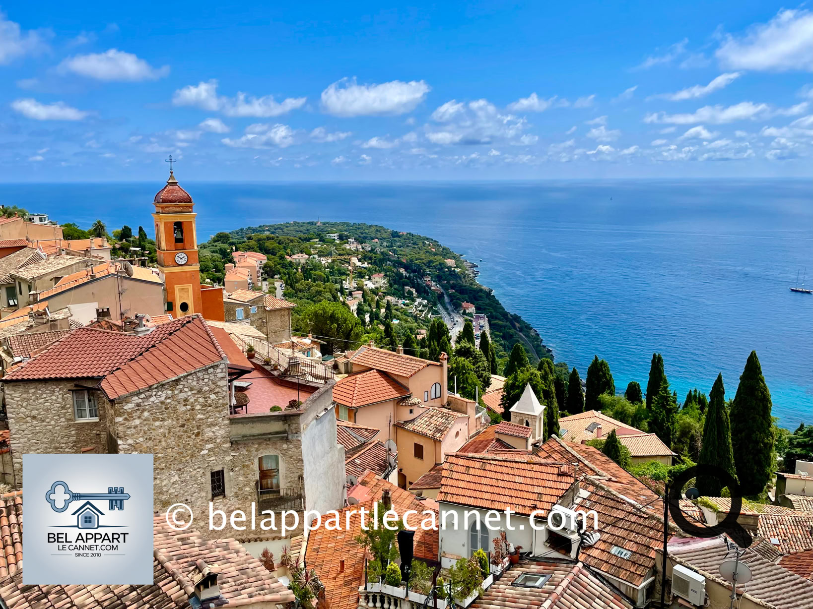 Roquebrune-Cap-Martin est un joyau de la Côte d’Azur, situé entre mer et montagne. Ce village perché domine la Méditerranée et offre des panoramas spectaculaires.