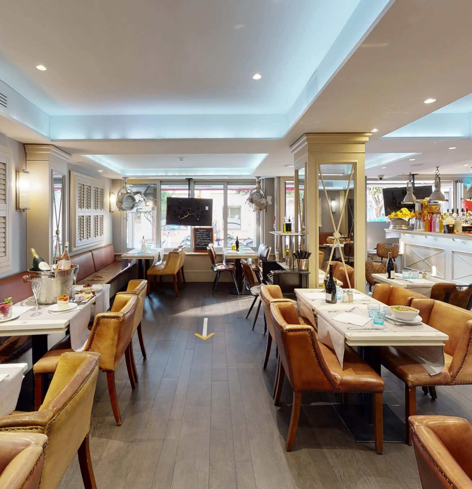 Situé près du port Hercule le restaurant Bella Vita est une valeur sûre à Monaco pour un repas italien de qualité à prix accessible, que ce soit le matin, le midi ou le soir.  Idéal pour une pause après un tour au marché de la Condamine ou une sortie au port.