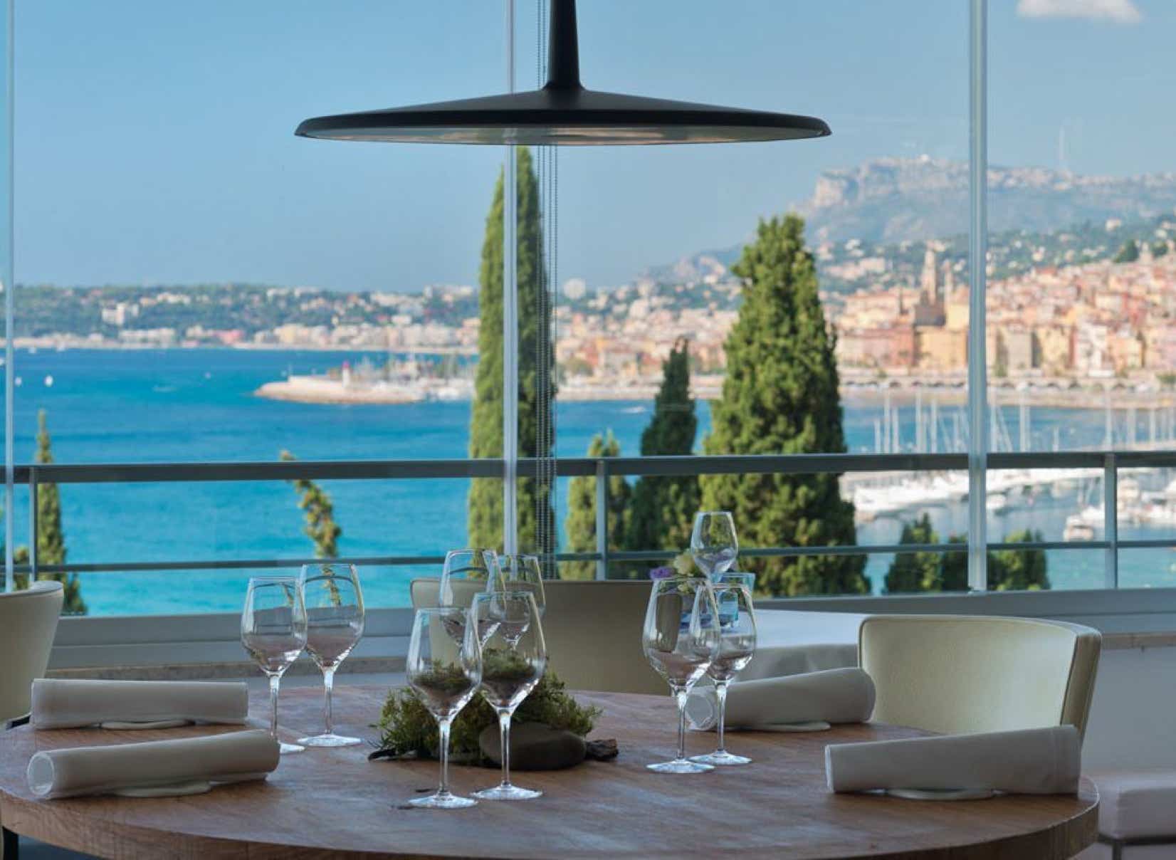 Argentinian chef Mauro Colagreco, settled between sky and sea facing the Mediterranean, creates a cuisine inspired by the lunar calendar and guided by the principles of biodynamic agriculture.