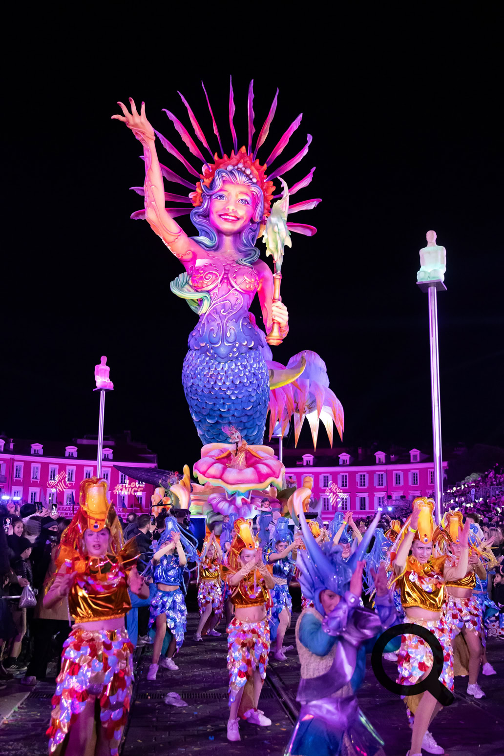 e Carnaval de Nice compte parmi les plus grandes festivités hivernales de la Côte d’Azur et constitue l’un des événements les plus emblématiques de la saison.