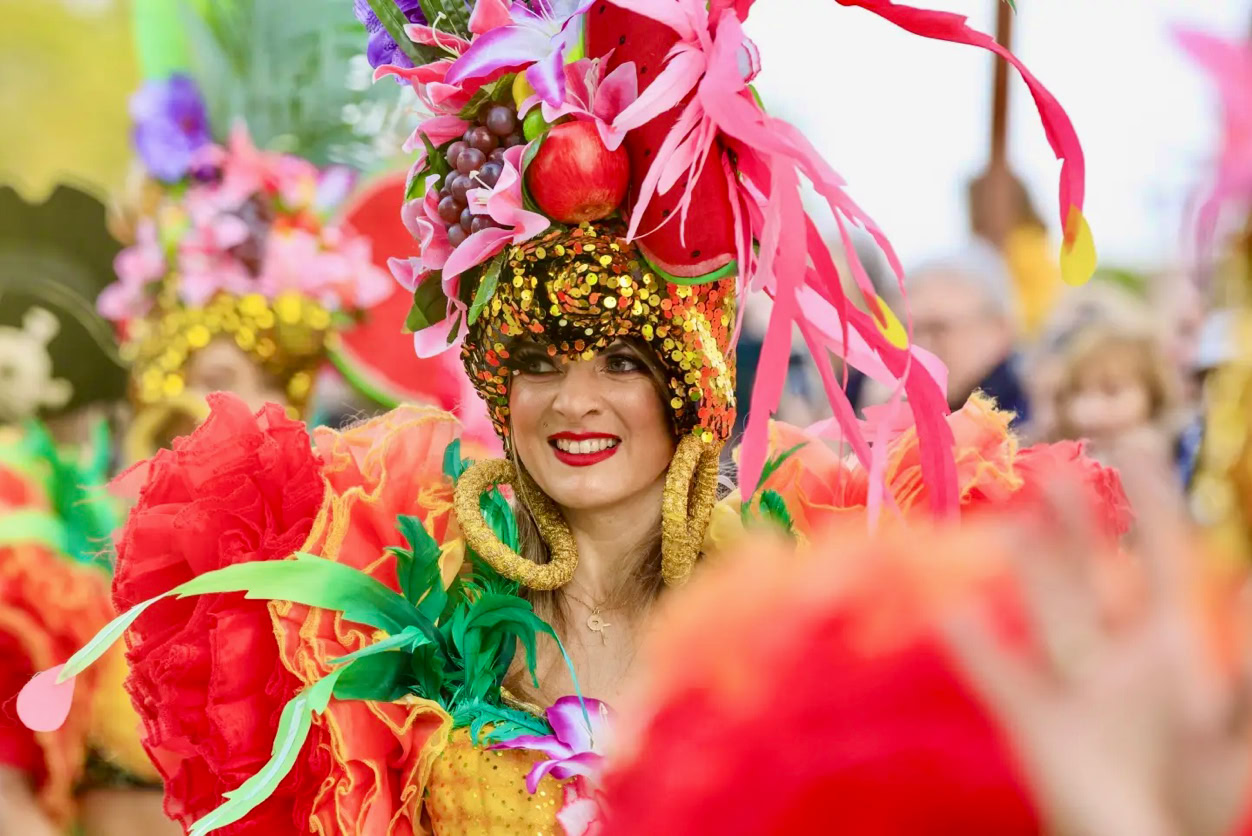Chaque année, au cœur de l'hiver, la Côte d'Azur se métamorphose en un véritable écrin de couleurs, de parfums et de festivités. Les traditionnelles Fêtes de l'Hiver rythment les semaines de février et de mars et attirent visiteurs et habitants dans une ambiance chaleureuse et festive.