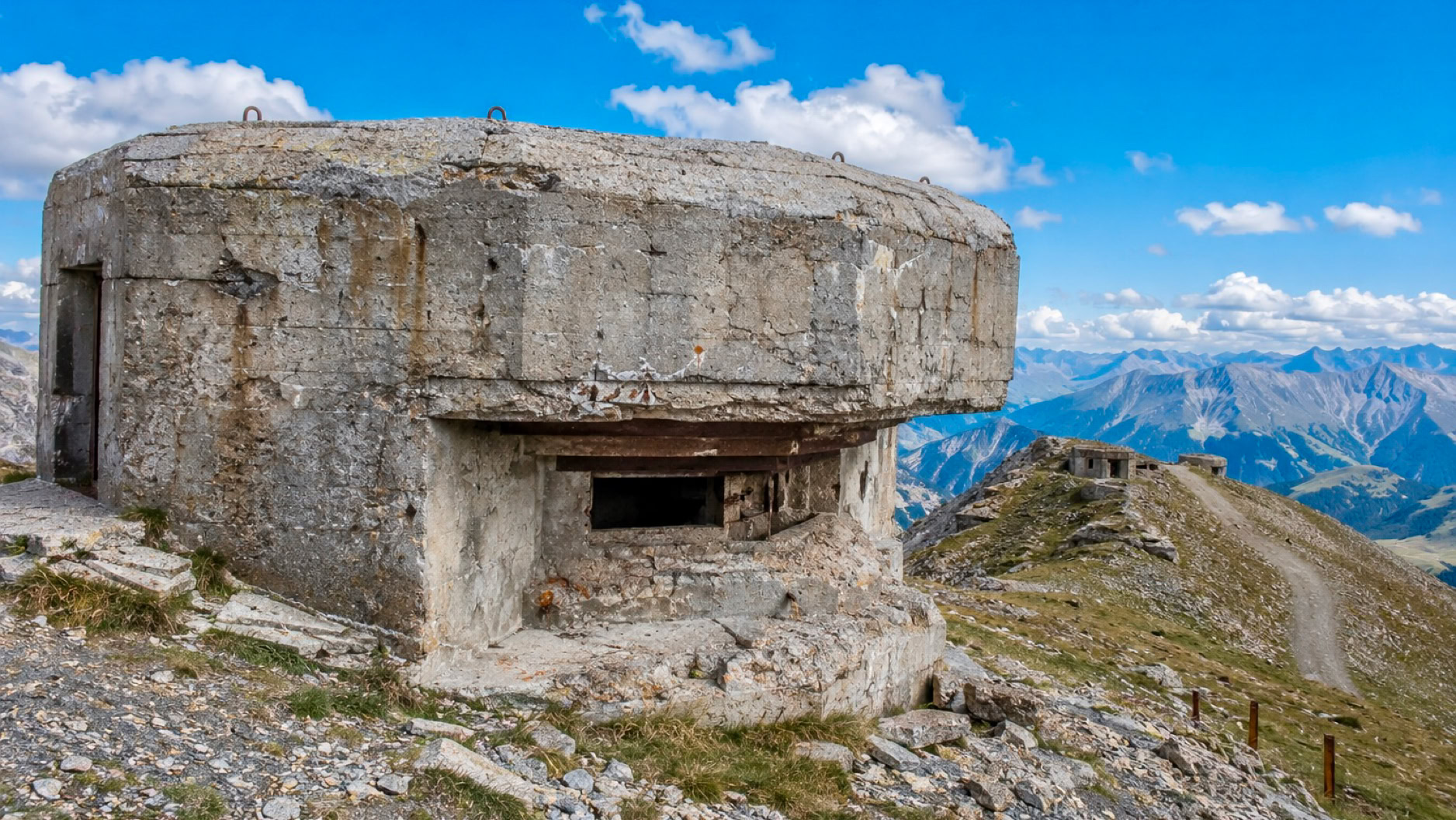 Like almost all mountain passes in the Southern Alps, you can discover military remains and fortifications along the way.