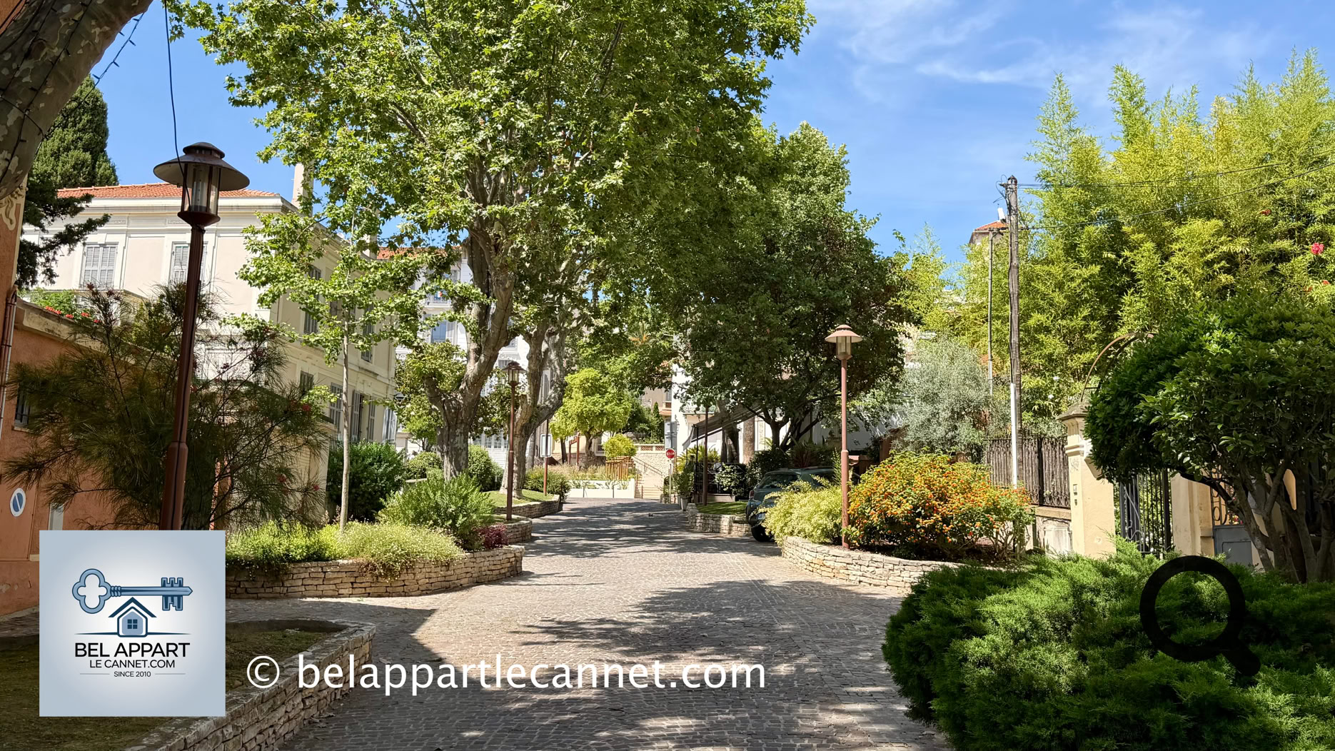 Le quartier du Tivoli est l'un des secteurs les plus élégants et les plus recherchés du Cannet. Situé à proximité immédiate de la mairie et du Vieux-Cannet, il conserve encore aujourd'hui le charme de la belle époque où l'aristocratie européenne et les riches hivernants découvraient la Côte d'Azur.