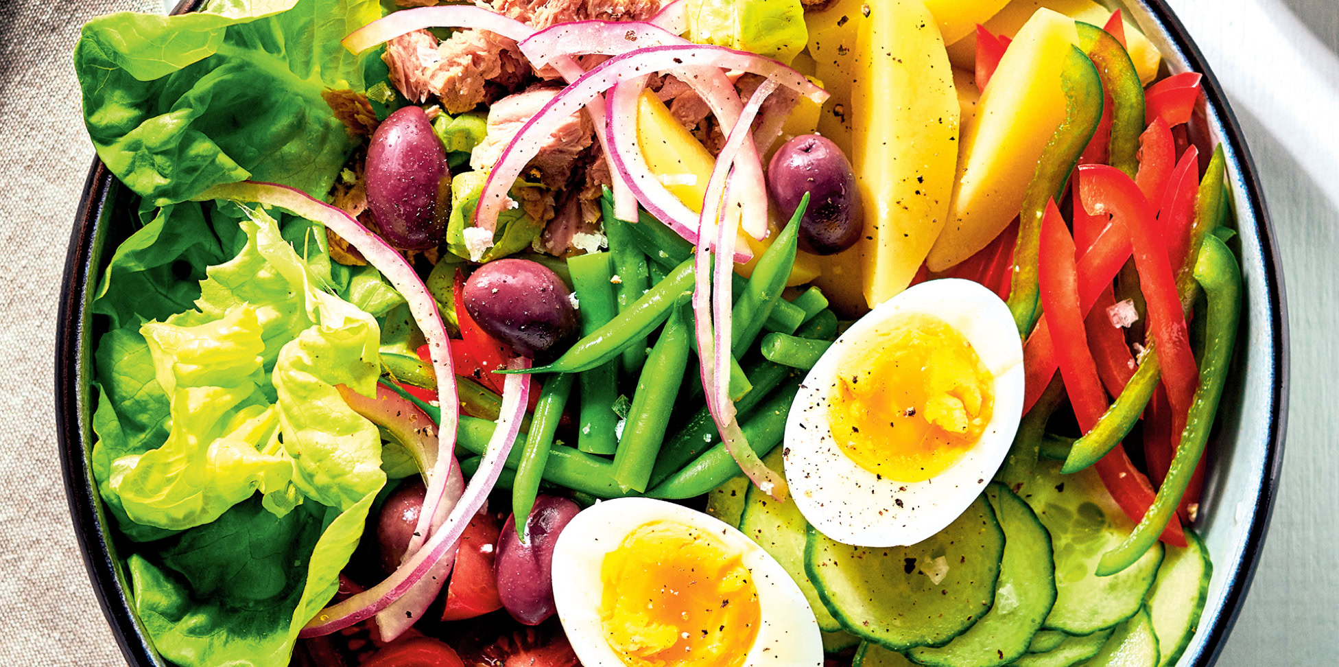 Niçoise salad is a classic dish from Provençal cuisine, originating in Nice, in the southeast of France. It’s a fresh and colorful salad, often served as a starter, and perfect for hot summer days.