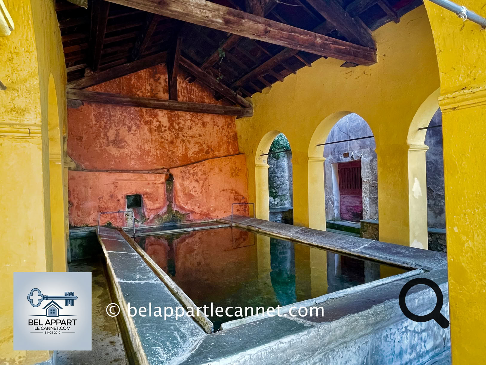 As you wander through its narrow, winding, cobbled alleyways—where staircases often take the place of streets—you’ll discover perfectly preserved medieval architecture. No cars here. Peace and quiet reign, interrupted only by birdsong or the gentle trickle of a fountain. Every corner invites you to pause, contemplate, and embrace a slower pace of life.